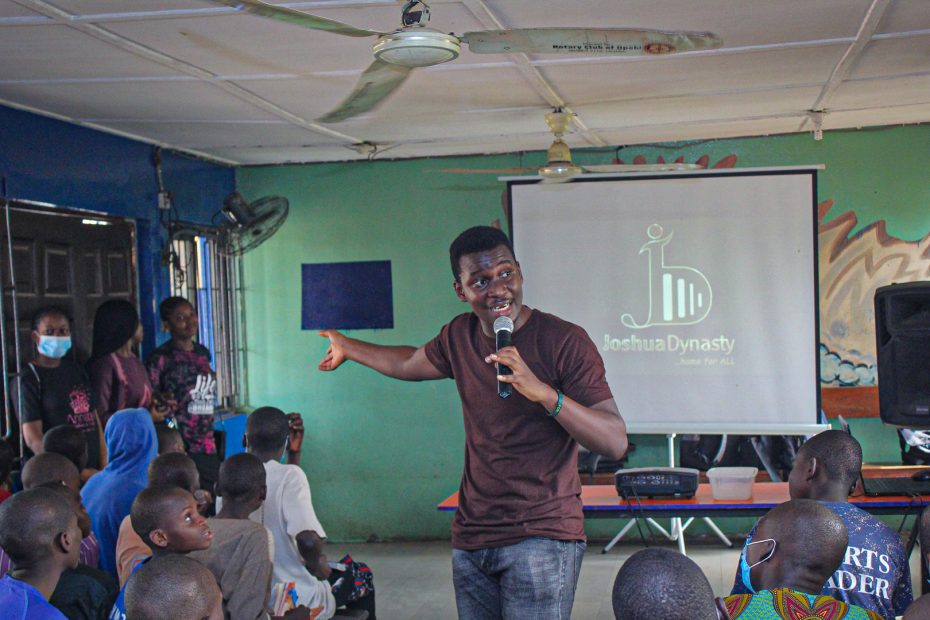 Olalekan Abiola speaking to boys at the juvenile home in oregun lagos